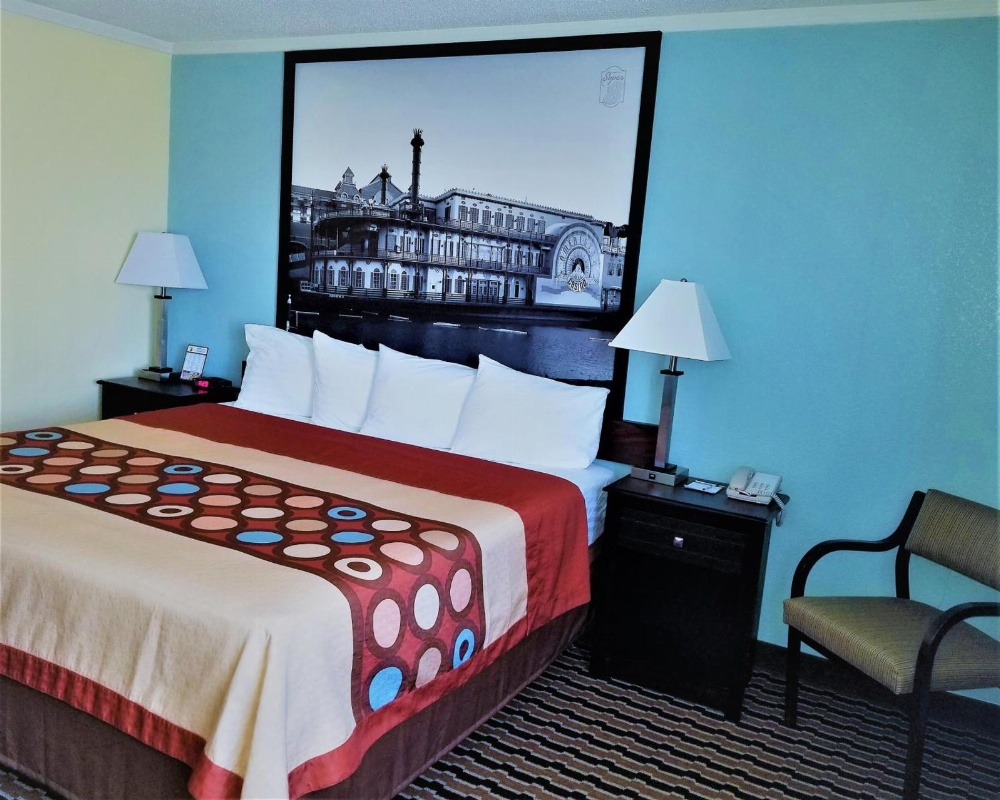 Super 8 by Wyndham Des Moines Main image