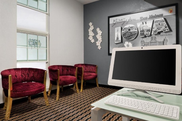 Super 8 by Wyndham Des Moines image 10