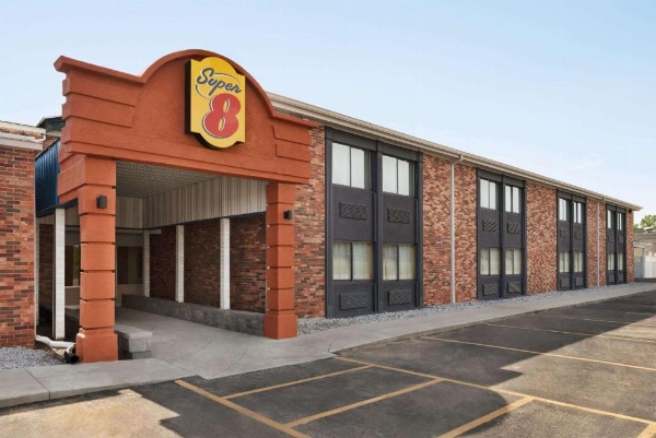Super 8 by Wyndham Des Moines image 24